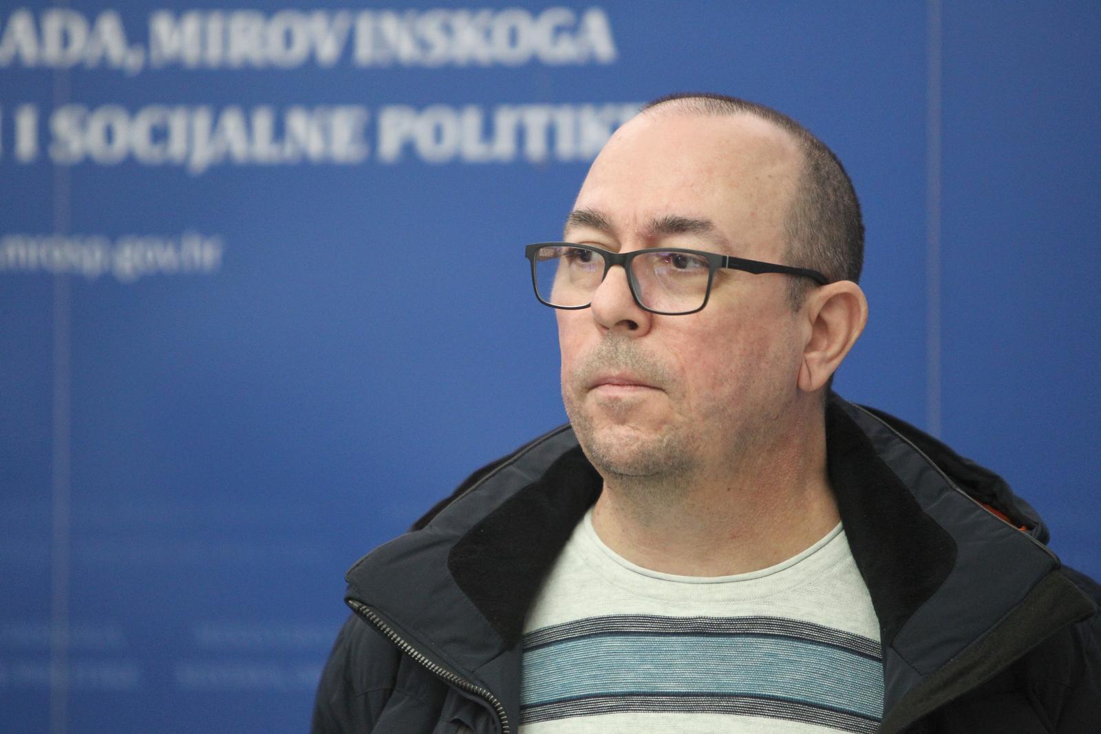 16.03.2022., Zagreb - Ministarstvo rada, mirovinskog sustava, obitelji i socijalne politike. Izjava za medije po zavrsetku sastanka pregovarackih odbora Vlade i predstavnika sindikata o sklapanju temeljnog kolektivnog ugovora za sluzbenike i namjestenike u drzavnim sluzbama odrzanih u Ministarstvu rada. Izjave su dali Dubravko Jagic, predsjednik Sindikata policije Hrvatske i Zdravko Loncar, Nezavisni sindikata MUP-a i ministar Zdravko Maric. Photo: Sanjin Strukic/PIXSELL