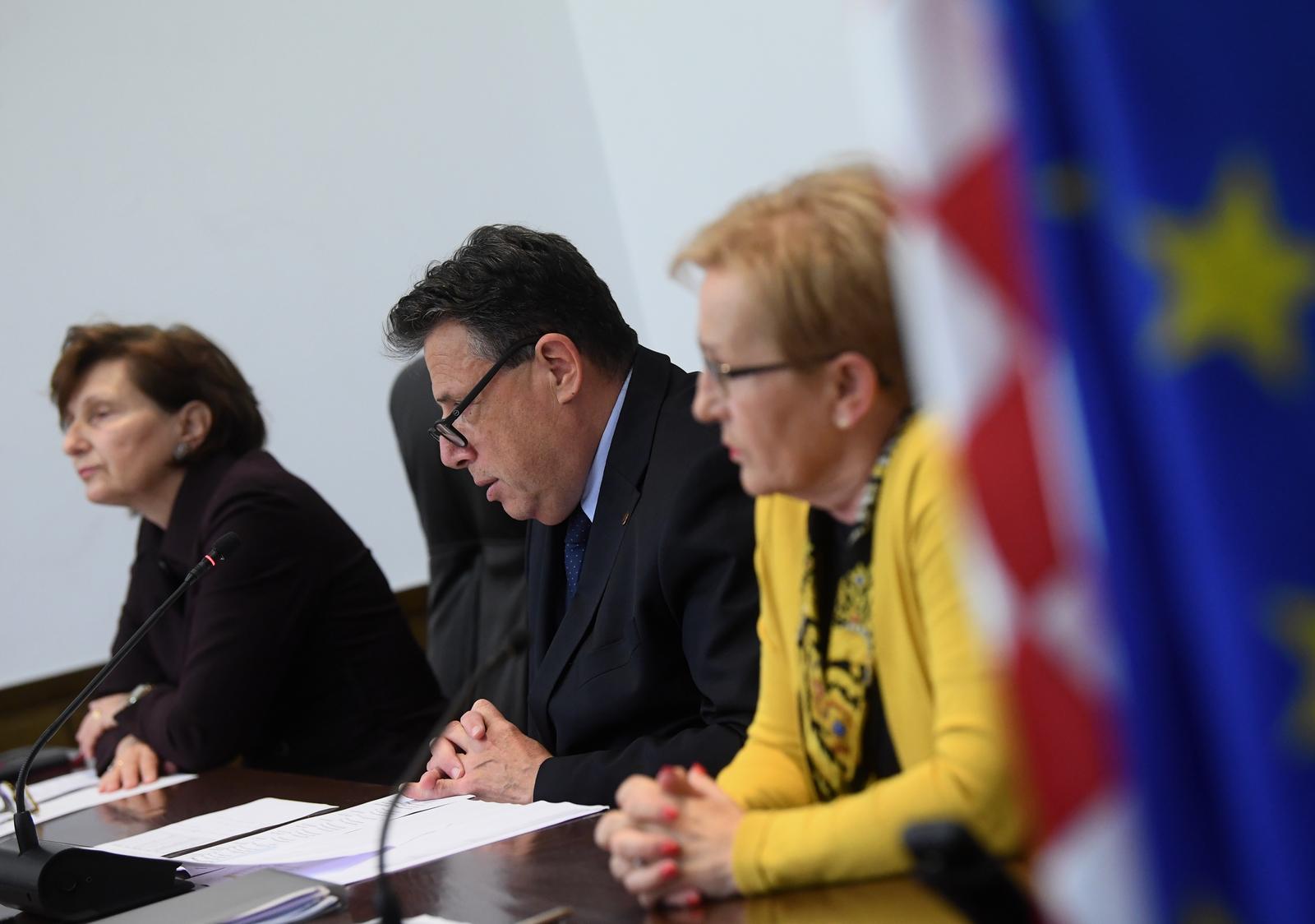 17.05.2021., Zagreb - U Hrvatskom Saboru odrzala se konferencija za medije Drzavnog izbornog povjerenstva (DIP). Konferenciji su nazocili predsjednik DIP-a Djuro Sessa te potpredsjednice Ana Lovrin i Vesna Fabijancic-Krizanic.rPhoto: Marko Lukunic/PIXSELL