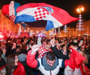 17.12.2022.,Zagreb - Veliko slavlje navijaca na trgu nakon osvojene bronce na Svjetskom prvenstvu u Kataru. Photo: Sanjin Strukic/PIXSELL