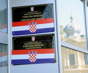 18.09.2014., Vukovar - Damir Maduna, predstavnik inicijative gradjana Grad-to smo i mi koja predlaze novo rjesenje oko pitanja dvojezicnosti u Vukovaru."nIzvor: 