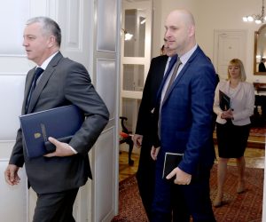 19.06.2018., Zagreb - Predsjednik Vlade Andrej Plenkovic sastao se u Banskim dvorima s izvanrednim povjerenikom u trgovackom drustvu Agrokor d.d. Fabrisom Peruskom i njegovom zamjenicom Irenom Weber te predstavnicima Privremenoga vjerovnickoga vijeca i Udruge dobavljaca. Darko Horvat, Tomislav Tolusic. rPhoto: Patrik Macek/PIXSELL