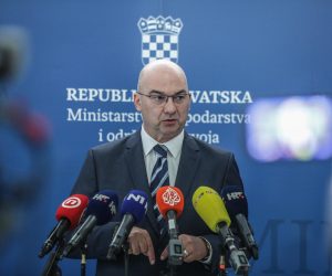 19.09.2022., Zagreb, Ministarstvo gospodarstva, nakon sastanka s opskrbljivacima plinom, drzavni tajnik Ivo Milatic, dao izajvu za medije. Photo: Robert Anic/PIXSELL