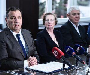 19.12.2022., Zagreb - Obilazak obnovljenog prostora Klinike za infektivne bolesti "Dr. Fran Mihaljevic" nakon potresa. Ministar zdravstva Vili Beros. Photo: Neva Zganec/PIXSELL