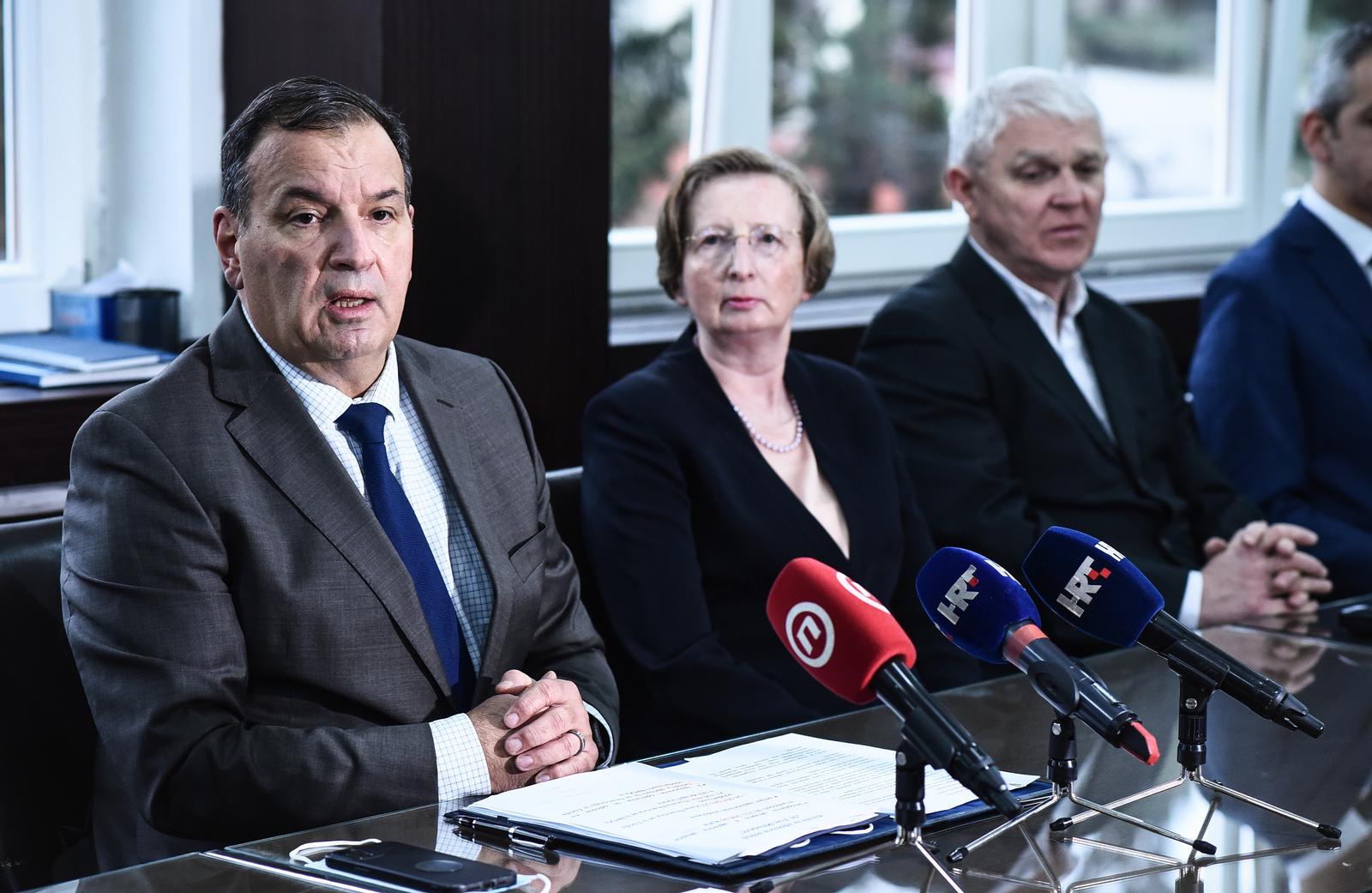 19.12.2022., Zagreb - Obilazak obnovljenog prostora Klinike za infektivne bolesti "Dr. Fran Mihaljevic" nakon potresa. Ministar zdravstva Vili Beros. Photo: Neva Zganec/PIXSELL