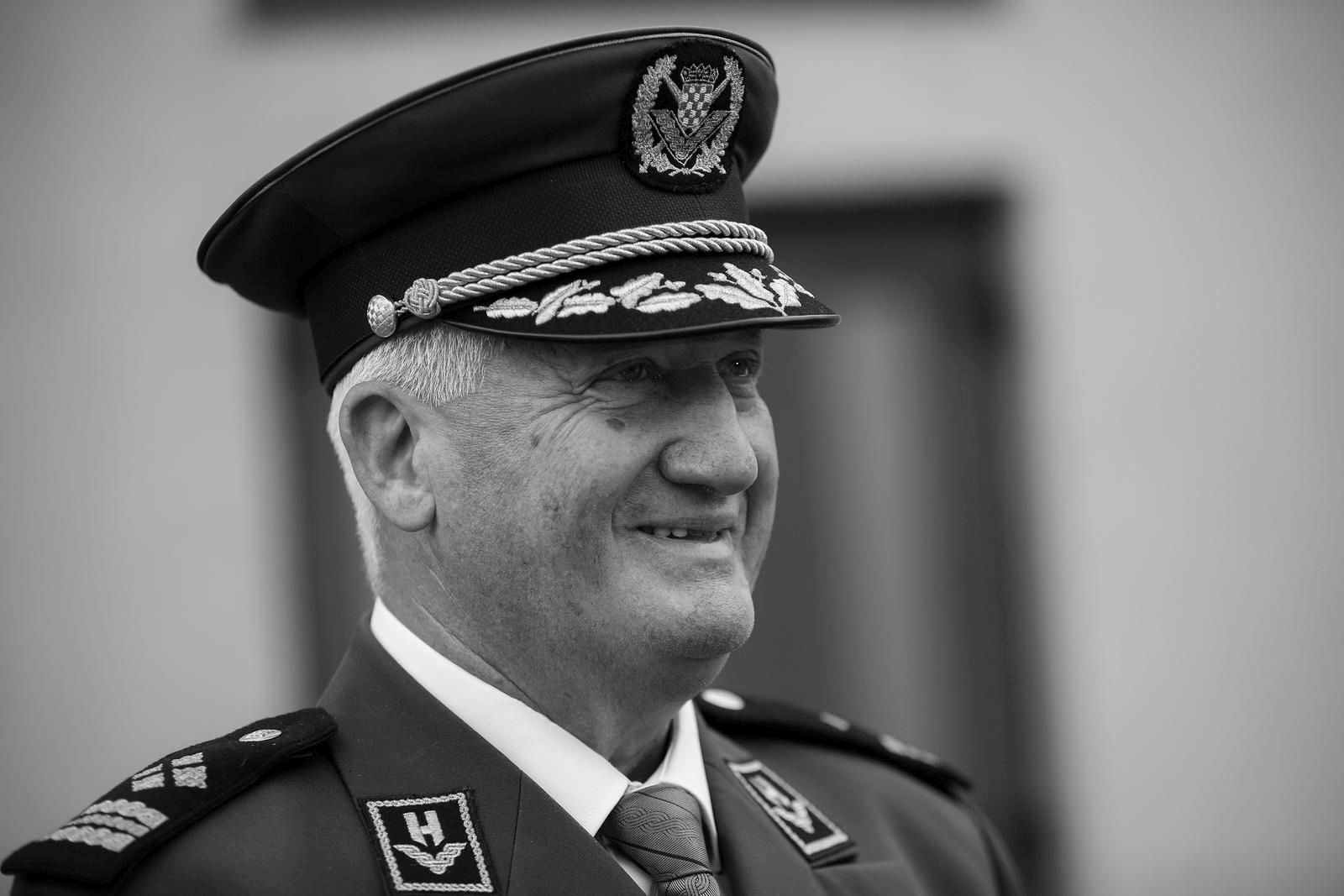 21.10.2021, Hrvatska Dubica, Bacin, - Predsjednik Republike Hrvatske Zoran Milanovic sudjelovao je na komemoraciji u povodu obiljezavanja 30. godisnjice stradanja civila u naselju Bacin te polozio vijenac ispred spomen obiljezja masovne grobnice. Photo: Zeljko Hladika/PIXSELL