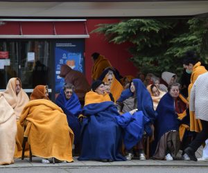 22.03.2020., Zagreb- Umirovljenici iz doma Maksimir, nakon potresa izasli izvan domarPhoto: Sandra Simunovic/PIXSELLr                                r