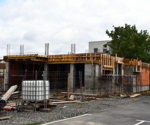 21.07.2022., Slavonski Brod -  U Naselju Marka Majstorovi​ca​ zapocela je izgradnja novog objekta s deset ​trosobnih ​gradskih stanova namijenjenih mladim obiteljima.
Photo: Ivica Galovic/PIXSELL Photo: Ivica Galovic/PIXSELL