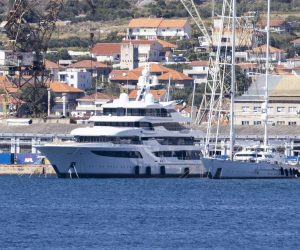 22.09.2022., Split - Jahta Royal Romance uhicenog ruskog oligarha Viktora Medvedchuka jos uvijek se nalazi u Trogiru. Photo: Milan Sabic/PIXSELL