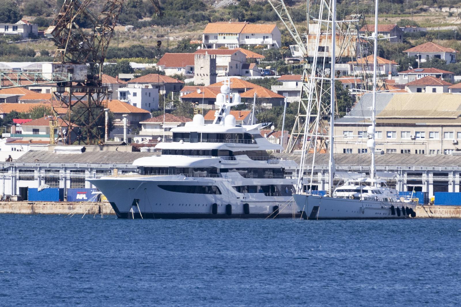 22.09.2022., Split - Jahta Royal Romance uhicenog ruskog oligarha Viktora Medvedchuka jos uvijek se nalazi u Trogiru. Photo: Milan Sabic/PIXSELL