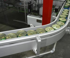 23.03.2015., Koprivnica, Mesna industrija Danica - Koprivnicka Danica  koja zaposljava 500-ak djelatnika jedna je od najvecih hrvatskih mesnih industrija, a koja je u 100% vlasnistvu Podravke. Izgradjena je 1973. godine kao Podravkin mesni kompleks u sklopu industrijske zone na Danici. Proizvodnja kobasicarskih proizvoda iz danasnjeg asortimana zapocinje 1975. godine, a trajne kobasice se proizvode od 1996. godine. Tvrtka Danica d.o.o. postaje 1995. godine, a 1996. izgradjen je novi pogon za proizvodnju kobasica i suhomesnatih proizvoda, a iste godine pocinje i proizvodnja smrznuto oblikovanog mesa. Kvaliteta se jamci certifikatima, HACCP, SOP, ISO 9001:2000, HALAL, HR 139. U sklopu Danice su tvornice, rasijecanje mesa, proizvodnja mesnih konzervi, proizvodnja smrznutih oblikovanih proizvoda, proizvodnja kobasicarskih i suhomesnatih proizvoda, proizvodnja peradarskih proizvoda, te proizvodnja obarenih i polutrajnih kobasicarskih i suhomesnatih proizvoda. Medju ostalim govedji gulas i kokosja pasteta koja se u Podravci proizvode od 1957. godine i danasnji su lider proizvoda s tradicijom. U konzervama se proizvode gotova jela (govedji gulas, grah s kobasicom), pastete, naresci (govedji, pileci, pureci) i jela na bazi mesa (hase, mesni ragu), a pokraj navedenog za trziste se proizvodi i svjeze meso, te smrznuto oblikovano meso (cevapcici, pljeskavice - danburger). Proizvodni pogon za pastete.    rPhoto: Damir Spehar/PIXSELL