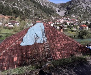23.04.2022., Stolac, Bosna i Hercegovina - Od posljedica potresa u Stocu smrtno stradala djevojka, a njeni roditelji su zadrzani u bolnici. Photo: Ivo Cagalj/PIXSELL