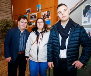 23.12.2019., Split - Splitski novinar i dizajner Sime Kovacevic u suradnji s Obrtnickom skolom promovira kalendar s udrugom Down sindrom 21 u kojem su modeli osobe s down sindromom i poznati Splicani.rLuka Bucevic, Stella Matulic, Filip LepeticrPhoto: Milan Sabic/PIXSELL