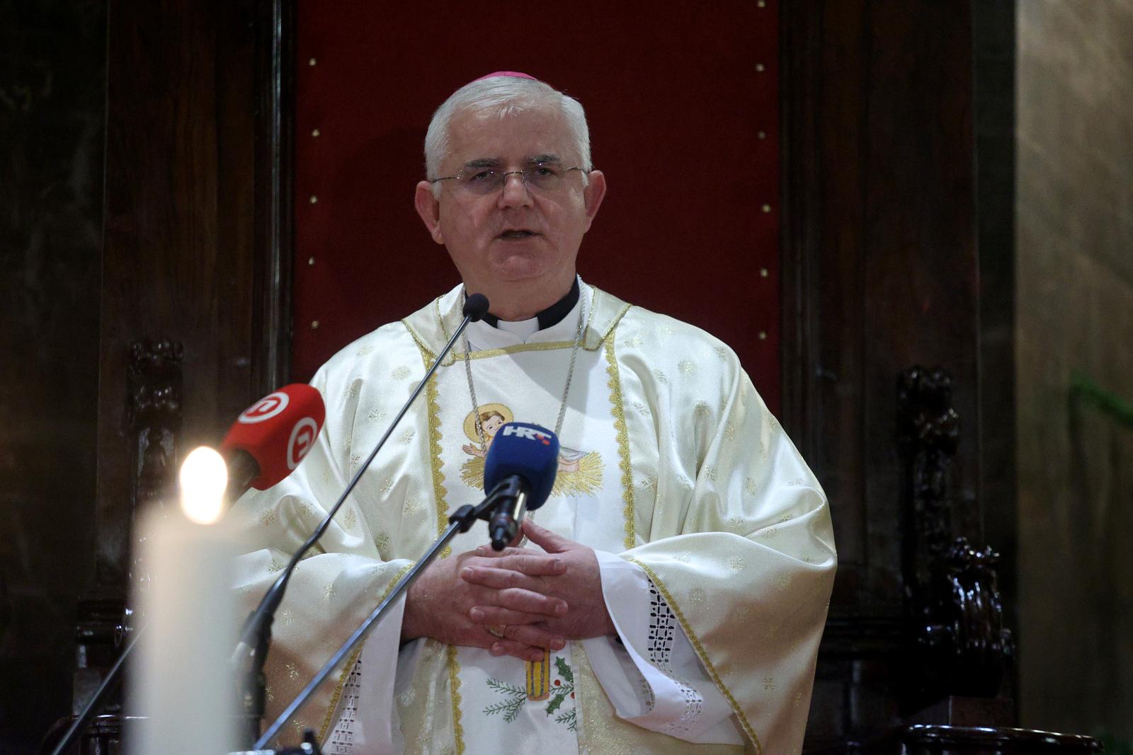 24.12.2022., Rijeka - U katedrali svetog Vida je na Badnjak sluzena misa polnocka. Misu je predvodio rijecki nadbiskup Mate Uzinic. Photo: Nel Pavletic/PIXSELL