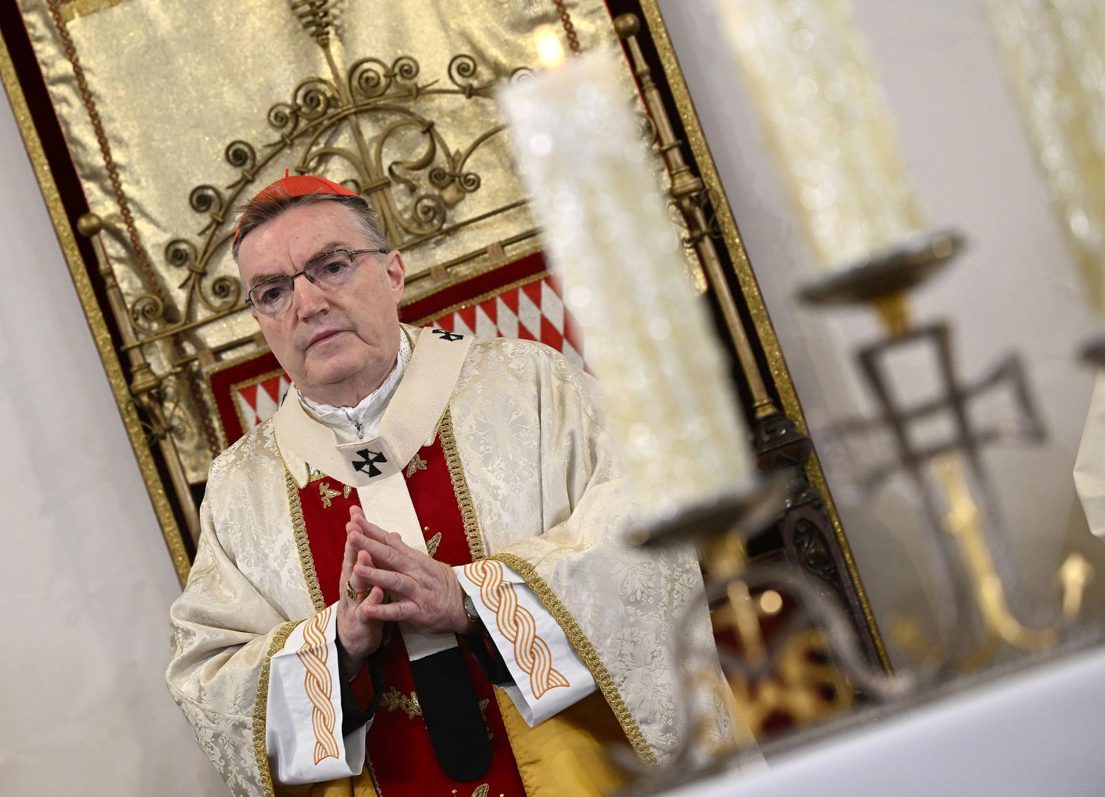 24.12.2022., Zagreb - U Bogosluznom prostoru bl. Alojzija Stepinca je na Badnjak sluzena misa polnocka. Misu je predvodio kardinal Josip Bozanic. Photo: Marko Lukunic/PIXSELL