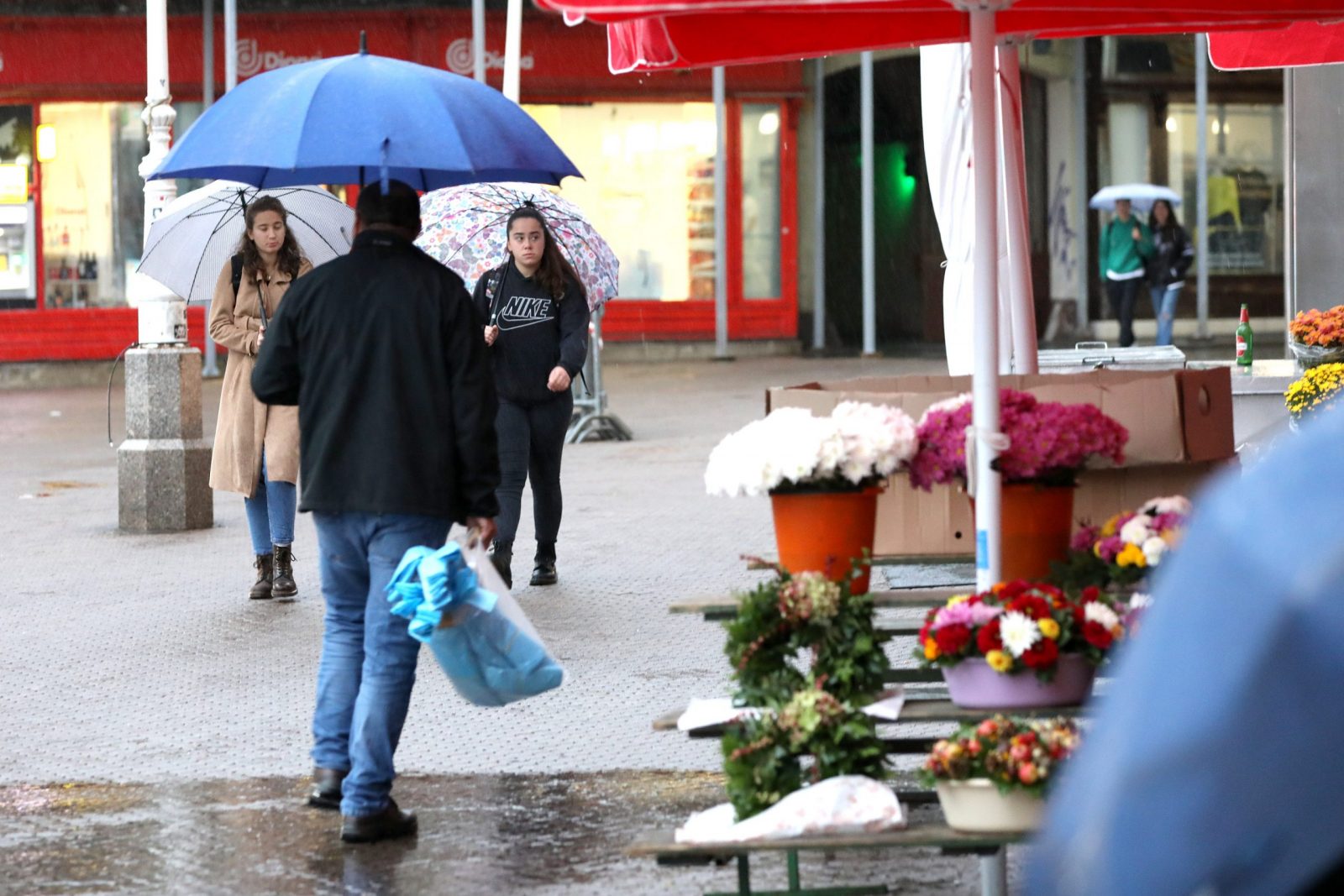 25.10.2022., Zagreb - Jaka kisa od jutra pada u Zagrebu. Photo: Patrik Macek/PIXSELL