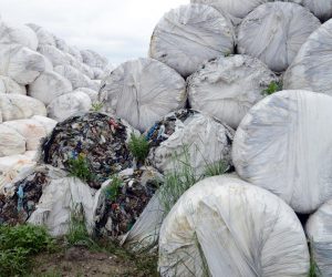 26.05.2015. Brezje, Varazdin - Nagomilani balirani mijesani otpad u Brezju. Pocinje uzorkovanje bala od strane koncesionara sto zapravo predstavlja zadnju pretpostavku u postupku koji bi trebao rezultirati 60% sufinanciranjem rjesavanja tog problema od strane Ministarstva zastite okolisa i prirode, odnosno Fonda za zastitu okolisa. "nPhoto: Marko Jurinec/PIXSELL