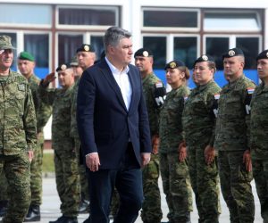 27.07.2022., Karlovac - Predsjednik Republike i vrhovni zapovjednik Oruzanih snaga Republike Hrvatske Zoran Milanovic sudjelovao je u vojarni 110. brigade Hrvatske vojske na svecanom ispracaju 1. hrvatskog kontingenta u sklopu aktivnosti ojacane budnosti NATO-a, u okviru borbene skupine pod vodstvom Madjarske, u Madjarsku. 
 Photo: Kristina Stedul Fabac/PIXSELL