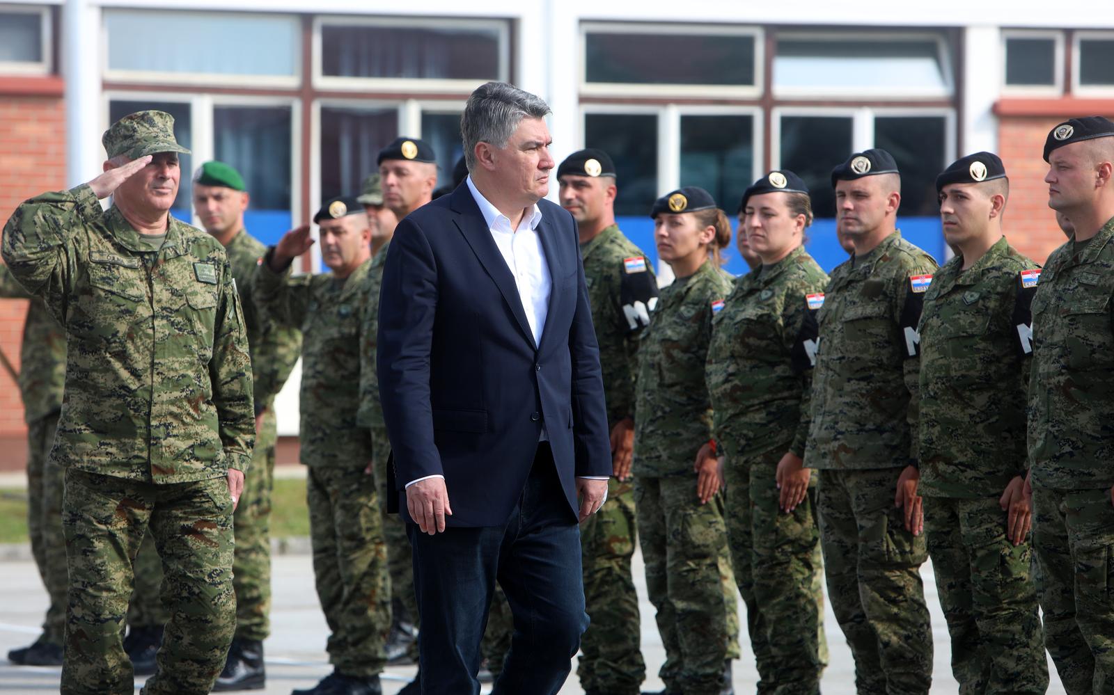 27.07.2022., Karlovac - Predsjednik Republike i vrhovni zapovjednik Oruzanih snaga Republike Hrvatske Zoran Milanovic sudjelovao je u vojarni 110. brigade Hrvatske vojske na svecanom ispracaju 1. hrvatskog kontingenta u sklopu aktivnosti ojacane budnosti NATO-a, u okviru borbene skupine pod vodstvom Madjarske, u Madjarsku. 
 Photo: Kristina Stedul Fabac/PIXSELL