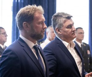 27.09.2021., Split - Predsjednik Republike i vrhovni zapovjednik Oruzanih snaga Zoran Milanovic urucio je Red vojvode Trpimira s vrpcom i zvijezdom ravnatelju Zbora narodne garde general-potpukovniku Jonu A. Jensenu.rMario Banozic, Zoran MilanovicrPhoto: Miroslav Lelas/PIXSELL