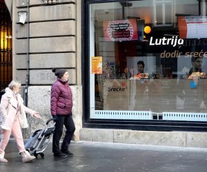 28.01.2022., Zagreb - U skladu s odlukom Stozera civilne zastite Hrvatska postanska banka i Hrvatska lutrija vise nemaju obvezu provjere covid potvrda.
 Photo: Patrik Macek/PIXSELL