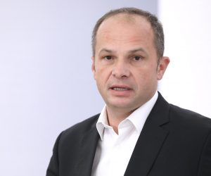 28.10.2022., Zagreb - Na konferenciji za medije odrzanoj u Saboru zastupnik Sinisa Hajdas Doncic govorio je o stanju u zdravstvu, izbornim jedinicama i drugim aktualanim temema. Photo: Patrik Macek/PIXSELL
