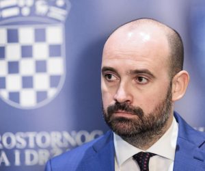28.11.2022., Split - Svecana dodijela ugovora za energetsku obnovu visestambenih zgrada te sporazuma o dodjeli racunalne opreme predstavnicima gradova, opcina i zupanijskih Zavoda za prostorno uredenje. ministar prostornoga uredjenja, graditeljstva i drzavne imovine Ivan Paladina
  Photo: Miroslav Lelas/PIXSELL