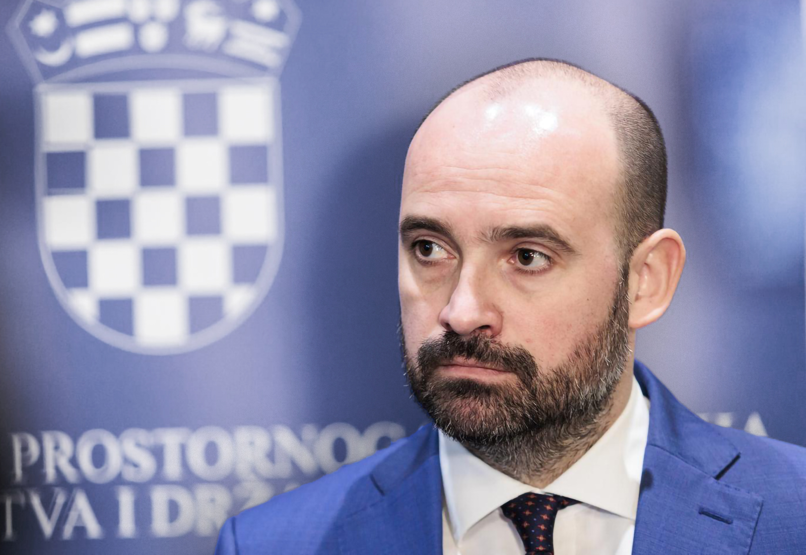 28.11.2022., Split - Svecana dodijela ugovora za energetsku obnovu visestambenih zgrada te sporazuma o dodjeli racunalne opreme predstavnicima gradova, opcina i zupanijskih Zavoda za prostorno uredenje. ministar prostornoga uredjenja, graditeljstva i drzavne imovine Ivan Paladina
  Photo: Miroslav Lelas/PIXSELL
