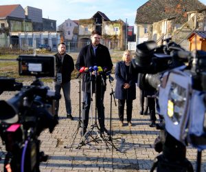 28.12.2022., Petrinja - SDP je u Petrinji odrzao konferenciju za novinare povodom dvije godine od razornog potresa koji je najvise pogodio Sisacko-moslavacku zupaniju. Photo: Slaven Branislav Babic/PIXSELL