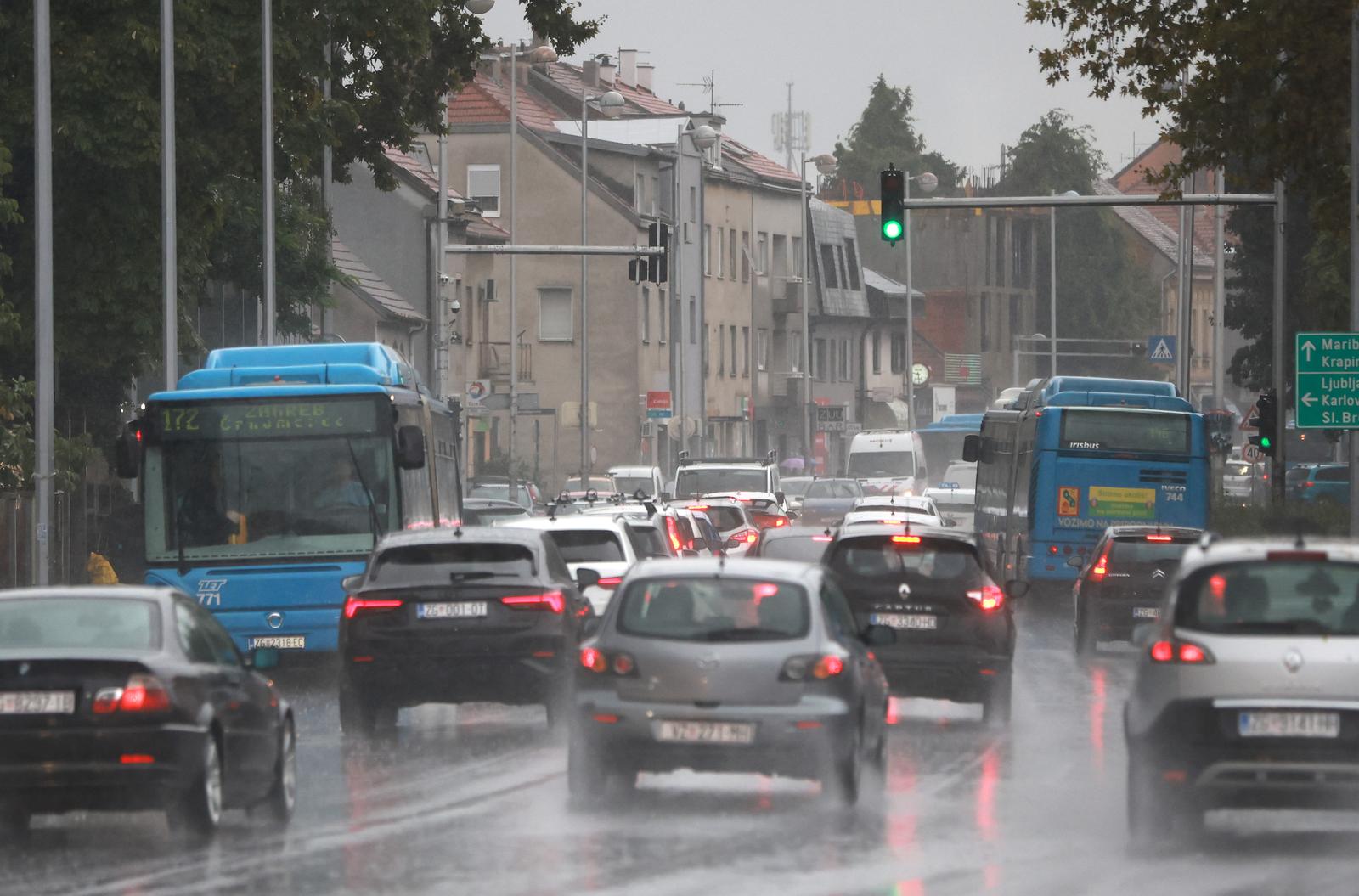 29.09.2022., Zagreb - Crnomerec. Kisni, tmuran i prohladan dan u zapadnom dijelu grada. Photo: Sanjin Strukic/PIXSELL