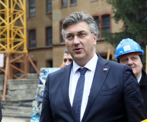 29.11.2022. Sisak, Ladjarska ulica - premijer Andrej Plenkovic obisao je gradiliste Regionalnog centra kompetentnosti Tehnicke skole Sisak gdje je upoznat sa obnovom i prenamjenom prostora nekadasnje vojarne u Sisku.  Photo: Edina Zuko/PIXSELL