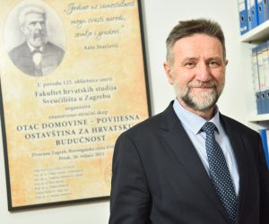 16.11.2022., Zagreb - Pavo Barisic, profesor filozofije na Fakultetu hrvatskih studija. 

Photo Sasa ZinajaNFoto