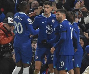 epa10379378 Kai Havertz (C) of Chelsea celebrates with team mates after scoring the 1-0 lead during the English Premier League soccer match between Chelsea FC and AFC Bournemouth in London, Britain, 27 December 2022.  EPA/Vince Mignott EDITORIAL USE ONLY. No use with unauthorized audio, video, data, fixture lists, club/league logos or 'live' services. Online in-match use limited to 120 images, no video emulation. No use in betting, games or single club/league/player publications