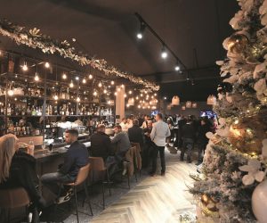 Zadar, 061222.
Svecano otvorenje hotela i restorana A'mare na Vostanici. Hotel je u vlasnistvu tvrtke Green Tech Group iza koje stoji mladi zadarski poduzetnik Anthony Nincevic, sin poduzetnika Mladena Nincevica.
Foto: Jure Miskovic / CROPIX