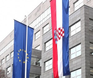 19.12.2012., Zagreb - Radnici iseljavaju staru zgradu Ministarstva pravosudja u Dezmanovom prolazu. Ministarstvo se preselilo u Vukovarsku 49, u zgradu u kojoj je bila Pliva. rPhoto: Patrik Macek/PIXSELL