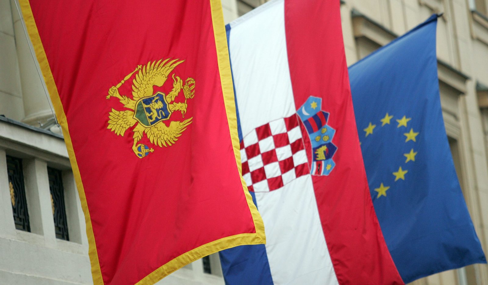 Zagreb, 04.02.2013 - Predsjednik Hrvatskog sabora Josip Leko sastap se s predsjednikom Skuptine Crne Gore Rankom Krivokapiæem u Hrvatskom saboru. Na slici zastavne Crne Gore, Hrvatske i Europske Unije na zgradi Hrvatskog sabora.
foto FaH/ Lana SLIVAR DOMINIÆ /ds