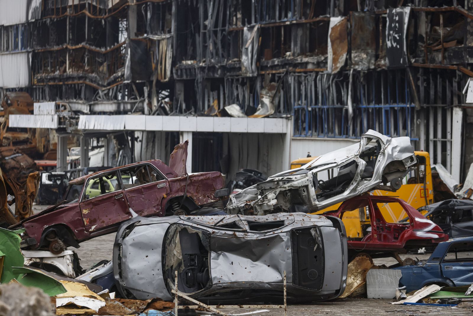 epaselect epa10360649 Destroyed vehicles are piled beside a shopping mall which was destroyed during fighting in Mariupoll, Ukraine, 10 December 2022 (issued 11 December 2022). An estimate 250,000 inhabitants have left the city, about 300,000 still remain. During the hostilities, up to 70 percent of the housing stock of Mariupol was destroyed and about 5,000 civilians were killed due to fighting and shelling, Konstantin Ivashchenko, the new mayor of the city, said. City authorities prepare residential buildings for winter and change all central heating systems in Mariupol, where by the end of the year at least 1,000 residential buildings, social and cultural facilities will be connected to heat, said Russian Deputy Prime Minister Marat Khusnullin. The government of the self-proclaimed Donetsk People's Republic (DPR) reported that 129,000 square meters of new housing will appear next year in Mariupol. More than 5,000 builders are working on the restoration of the city. Mariupol is expected to be completely rebuilt in three years.  EPA/SERGEI ILNITSKY