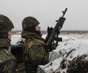 epa10363389 Mobilized servicemen attend a combat training at the Training Center of the Moscow Higher Combined Arms Command School of the Ministry of Defence of the Russian Federation in Noginsk, outside Moscow, Russia, 13 December 2022. Over 300,000 reservists and volunteers have been trained over two months of partial mobilization in Russia, Russian Defence Minister Sergei Shoigu said.  EPA/YURI KOCHETKOV