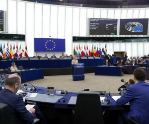 epa10364729 European Commission President Ursula Von Der Leyen (C) gives a statement on the 'Preparation of the European Council meeting of 15-16 December 2022' , at the European Parliament in Strasbourg, France, 14 December 2022.  EPA/JULIEN WARNAND