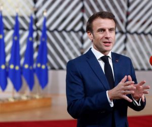 epa10366782 French President Emmanuel Macron talks to the media as he arrives for a European Council in Brussels, Belgium, 15 December 2022. EU leaders will meet in Brussels on the day to discuss Russia's war against Ukraine, energy and economy, security and defense issues as well as the EU's southern neighborhood and external relations.  EPA/STEPHANIE LECOCQ