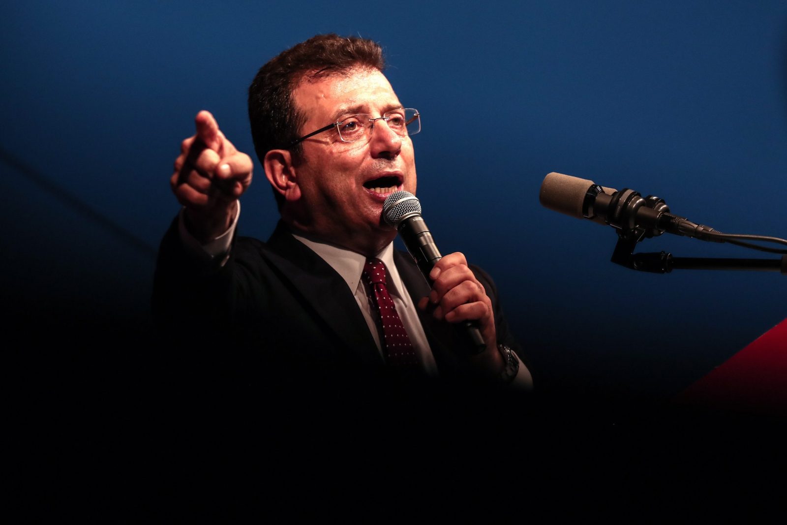 epa10367493 Istanbul's Mayor Ekrem Imamoglu speaks during a rally in front of the Istanbul Municipality, in Istanbul, Turkey, 15 December 2022. Istanbul's Mayor Ekrem Imamoglu, a member of the opposition Republican People's Party (CHP), was sentenced for more than two years in prison for insulting Turkish officials and has been given a 'political ban' by a Turkish court.  EPA/SEDAT SUNA
