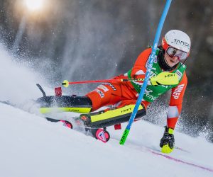 epa10381546 Zrinka Ljutic of Croatia in action during the first run of the women's slalom race at the FIS Alpine Skiing World Cup event in Semmering, Austria, 29 December 2022.  EPA/DOMINIK ANGERER