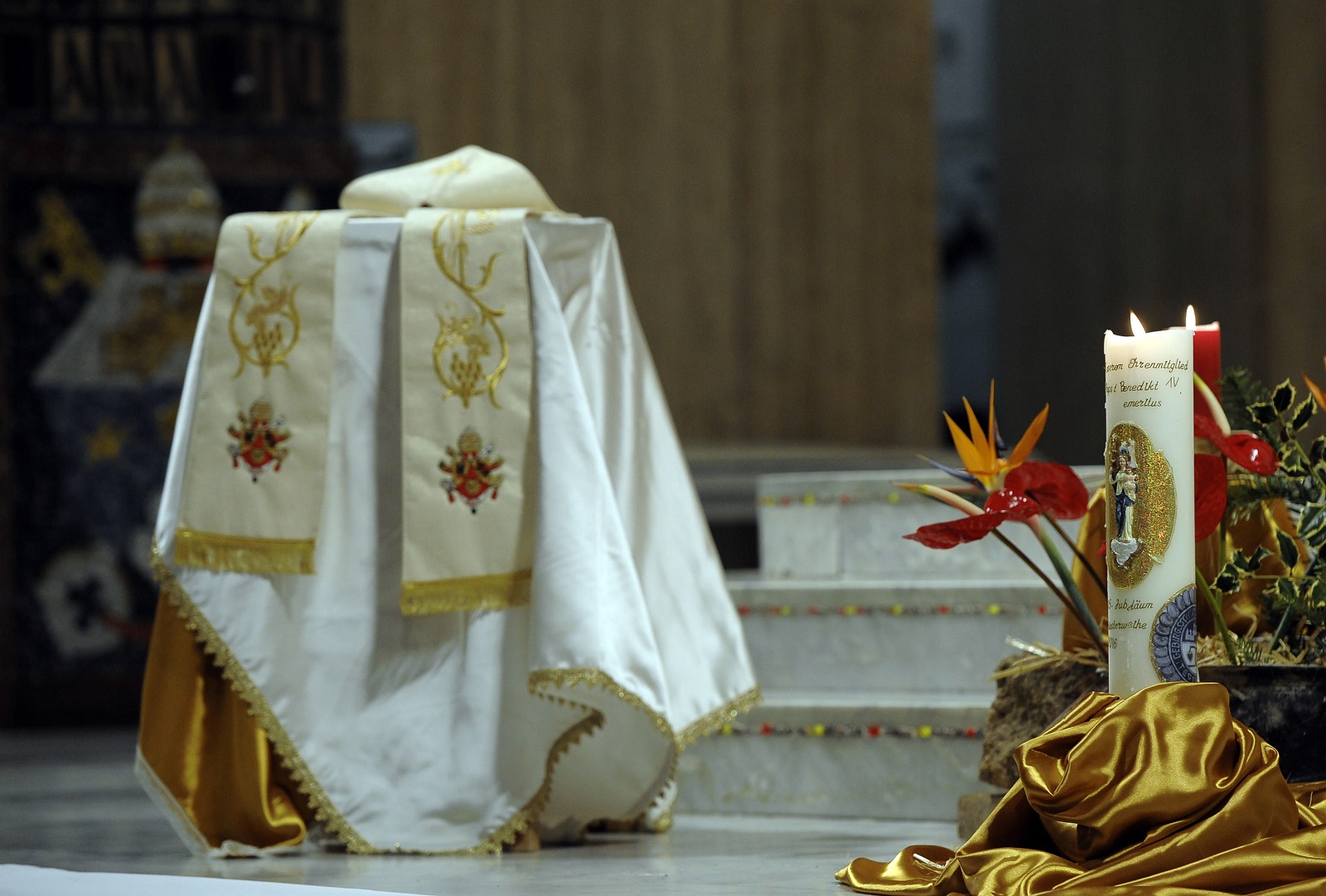 epa10384249 Suffrage Mass for Pope Emeritus Benedict XVI (Joseph Ratzinger) in the Parish of Santa Maria Consolatrice using the pyx and chalice received as a gift from Benedict XVI, in Rome, Italy, 31 December 2022. The Holy See Press Office announced that Pope Emeritus Benedict XVI, 95, died at 9:34 AM on 31 December 2022 morning in his residence at the Mater Ecclesiae Monastery in Vatican City. Born Joseph Ratzinger in Bavaria, Germany on 16 April 1927, was appointed leader of the Catholic Church on 19 April 2005 succeeding late pontiff John Paul II.  EPA/FABIO CIMAGLIA