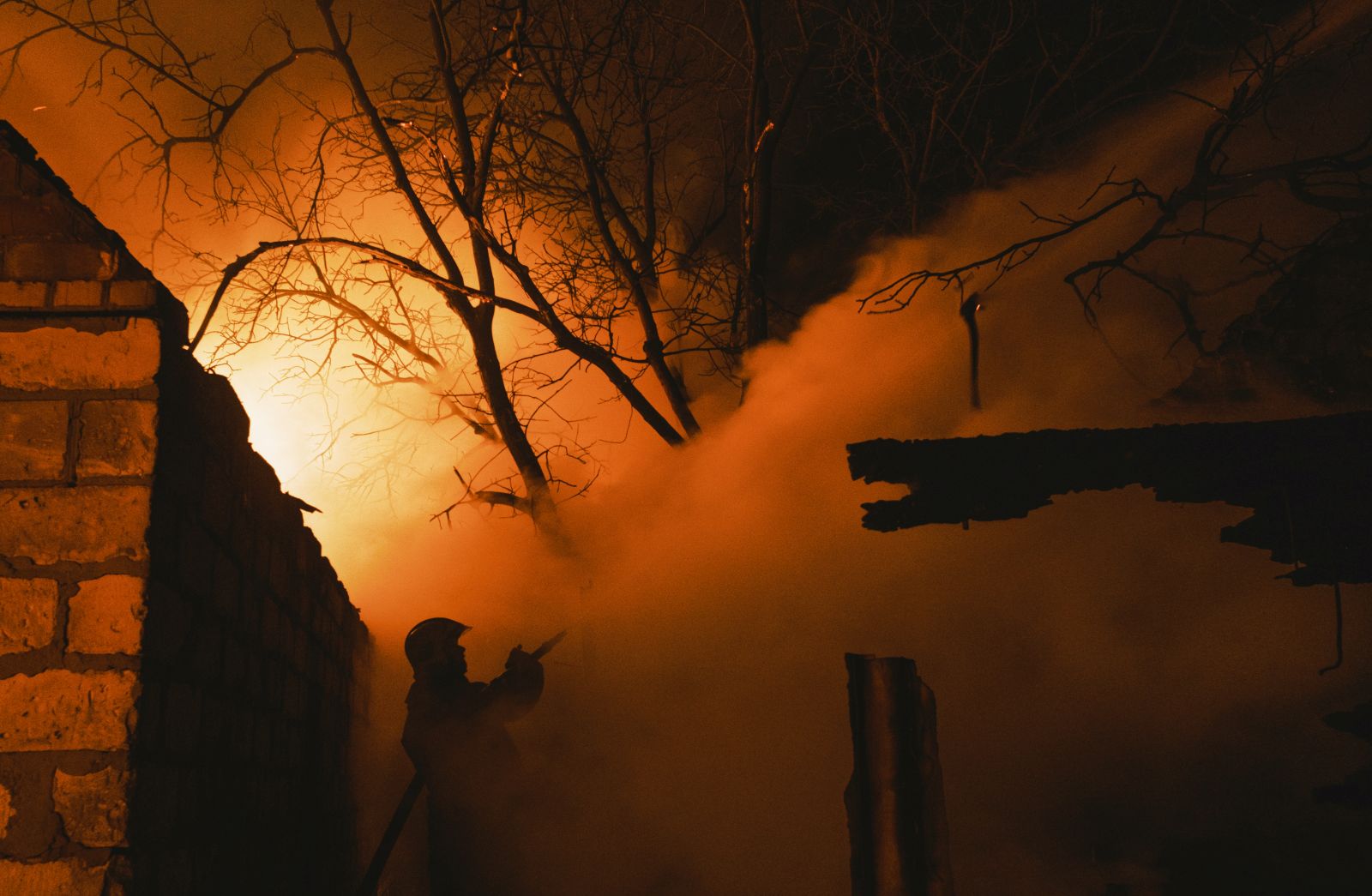 epaselect epa10386755 A rescuer tries to put out a fire of a private building after a Russian shelling in the Ivanivka village near Bakhmut of the Donetsk area, Ukraine, 02 January 2023 amid the Russian invasion. Heavy fighting is taking place in the area since a Russian offensive in November 2022. Bakhmut is still without heating, electricity, and gas due to permanent shelling. Russian troops entered Ukraine on 24 February 2022 starting a conflict that has provoked destruction and a humanitarian crisis.  EPA/GEORGE IVANCHENKO