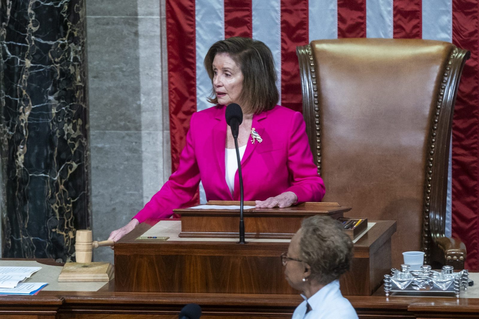 epa10387418 Speaker of the House Nancy Pelosi closes the 117th session of congress prior to the opening session of the 118th Congress on the House floor in the US Capitol in Washington, DC, USA, 03 January 2023.  House Democratic Leader Kevin McCarthy has faced serious opposition from his own Republican caucus putting his bid for Speaker of the House in jeopardy.  EPA/SHAWN THEW