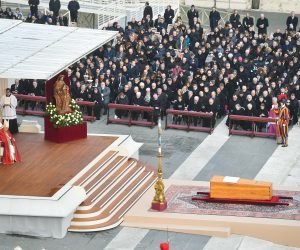 epa10390158 Pope Francis attends the funeral ceremony of Pope Emeritus Benedict XVI (Joseph Ratzinger) in Saint Peter's Square, in Vatican City, 05 January 2023. Former Pope Benedict XVI died on 31 December 2022 at his Vatican residence, at the age 95.  EPA/Radek Pietruszka POLAND OUT
