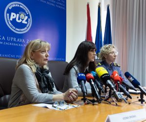 Zagreb, 05.01.2023. - Konferencija za medije u Policijskoj upravi Zagrebačkoj na temu "Teško ubojstvo na štetu djeteta i pokušaj teškog ubojstva"
Na fotografiji Vesna Drobac, Nikolina Grubišić Požar, Marija Goatti.
https://nacional.dev.aboutdream.io/policija-ubojica-je-do-ozujka-2021-imao-mjeru-zabrane-pristupa-obitelji/