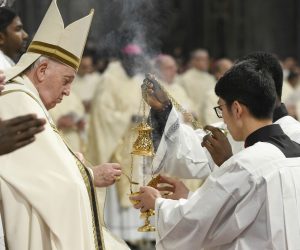 epa10392188 A handout picture provided by the Vatican Media shows Pope Francis (L) presiding over Mass on the Solemnity of the Epiphany in Saint Peter's Basilica, in Vatican City, 06 January 2023.  EPA/VATICAN MEDIA HANDOUT  HANDOUT EDITORIAL USE ONLY/NO SALES