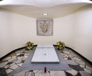 epa10395122 Tomb of the late Pope Emeritus Benedict XVI (Joseph Ratzinger) in the Vatican Grottoes, Vatican City, 08 January 2023. Former Pope Benedict XVI died on 31 December 2022 at his Vatican residence, at the age 95.  EPA/ANGELO CARCONI