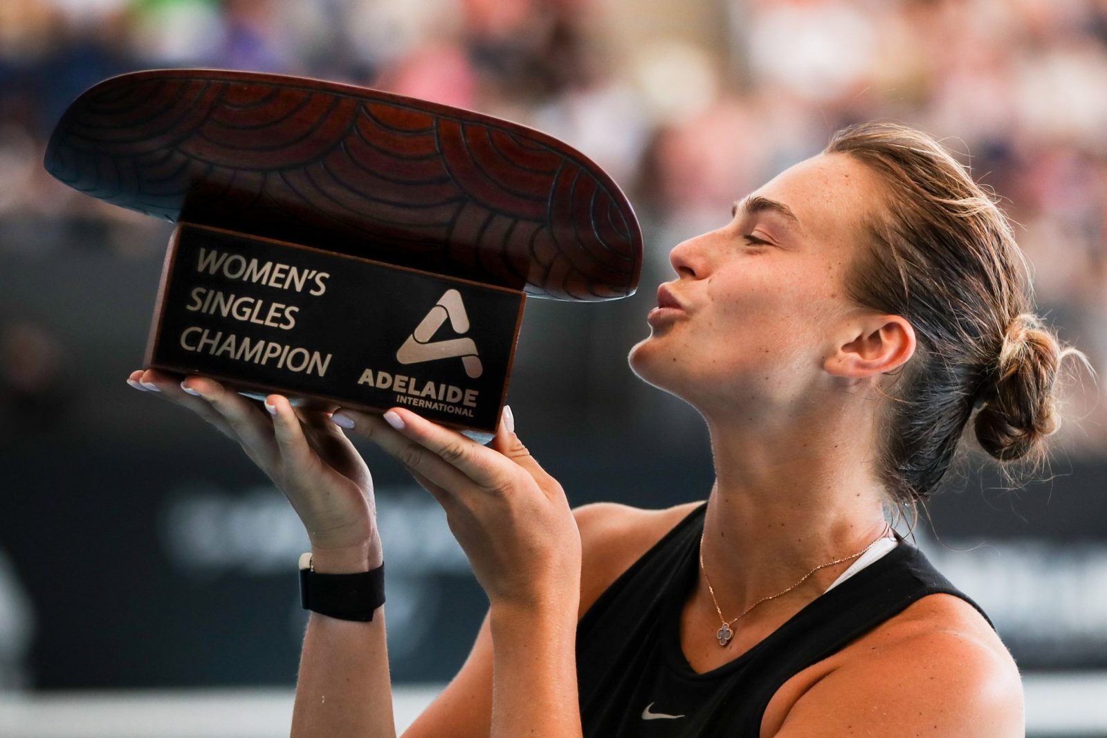 epa10395082 Aryna Sabalenka celebrates victory during her match against Linda Noskova of the Czech Republic in the Womens Singles Final 2023 Adelaide International Tennis Tournament at the Memorial Drive Tennis Centre in Adelaide, Australia, 08 January 2023.  EPA/MATT TURNER AUSTRALIA AND NEW ZEALAND OUT
