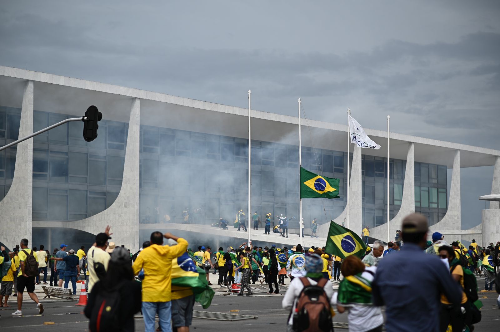 epa10396226 Bolsonaro supporters storm the National Congress in Brasilia, Brazil, 08 January 2023. Hundreds of supporters of former Brazilian President Jair Bolsonaro invaded the headquarters of the National Congress, and also Supreme Court and the Planalto Palace, seat of the Presidency of the Republic, in a demonstration calling for a military intervention to overthrow President Luiz Inacio Lula da Silva. The crowd broke through the cordons of security forces and forced their way to the roof of the buildings of the Chamber of Deputies and the Senate, and some entered inside the legislative headquarters.  EPA/ANDRE BORGES